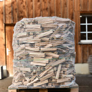 Toggi-Pack, der praktische Ster Brennholz im Netz. Kein Aufbeigen mehr nötig.