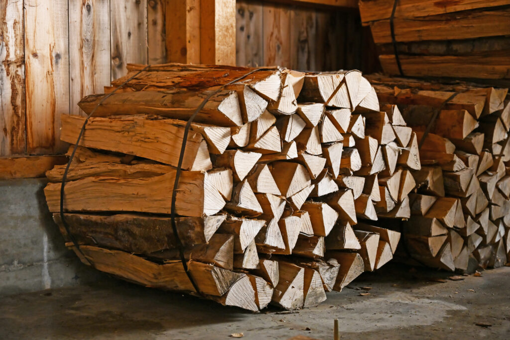 1 Ster Meterspälten Buche, gebündelt